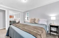 Lovely Home in R. Oak near Birmingham! Gorgeous, pet-friendly, king bed, deck!