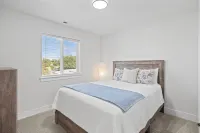 Modern 3Br, Fast WiFi, Free Parking, I-90 Access Hotels in Spokane Valley