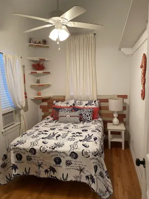 Spacious 4 bdr house w/ RV hookup, on beach access road