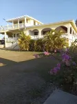 4Br, 5Bath, 5 Minutes dr to Beach AC Home Hotels in 