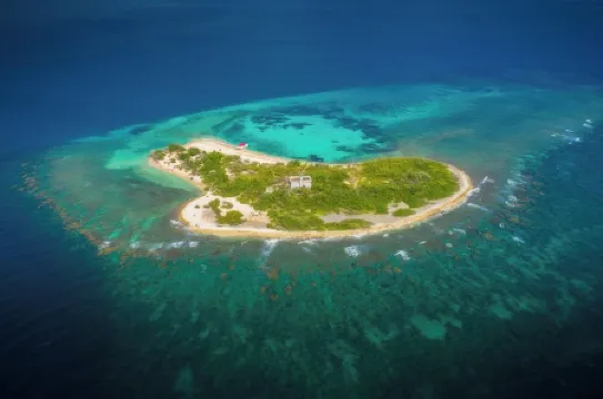 Spacious Retreat with Private Jacuzzi and Tropical Patio