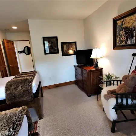 Spacious 5-Bedroom Vail Home • Private Hot Tub • on Free Shuttle Route