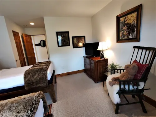 Spacious 5-Bedroom Vail Home • Private Hot Tub • on Free Shuttle Route