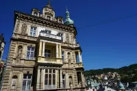 Bohemian City View + Balcony + Free Parking at the property