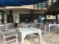 Oceanfront condo on beach w/ hot tub! Minutes walk to restaurants & bars! 2pools