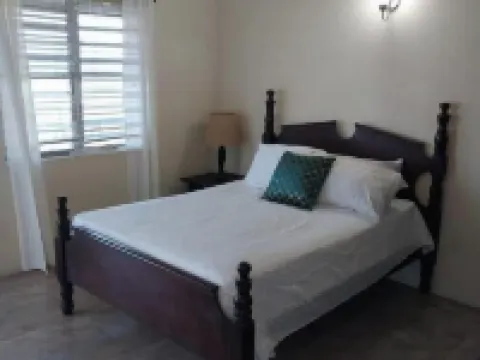 Beautiful island getaway, close proximity to popular beaches and historic site C 紐卡斯爾酒店