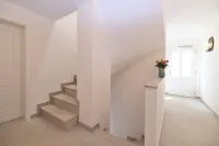 Großes Appartement mit Sonnigem Balkon Blick in den Innenhof