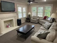 3 bd house NEARLY on UA campus. Lg private prkg area.