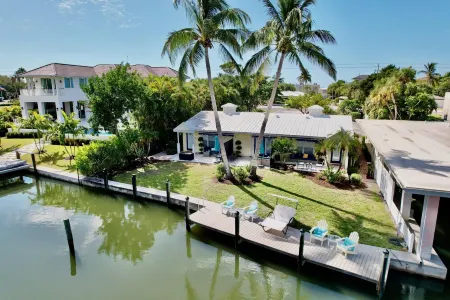 Wonderful Canal Front Condo! See Manatees Right From Your Doorstep!Cabana #10 Отели рядом с достопримечательностью «Longboat Key»