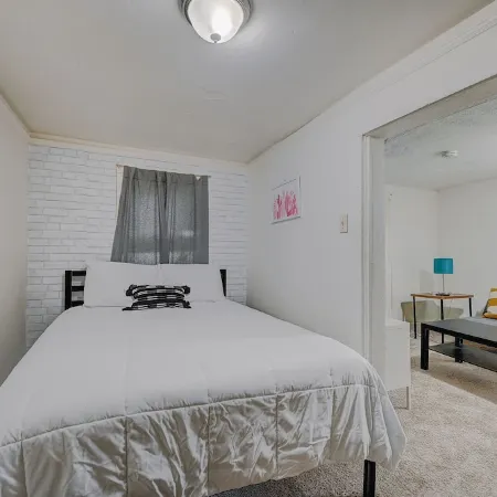 Milwaukee 1BR Bungalow with free parking
