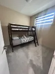 2B/R PRIVATE SUITE |13 MINS~AIRPORT | PRIVATE ENTR 艾德蒙頓國際機場附近的飯店