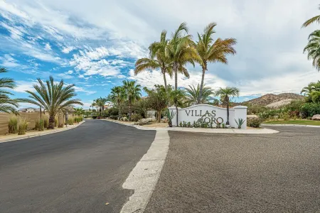 Dunes Club Member Use. 6 Seater Golf Cart, Concierge. Owner Operated.