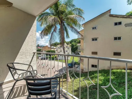 Centrally located pet friendly condo with pool - walk to everything!