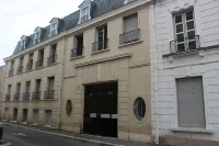 Downtown Fontainebleau 10 minutes from the Chateau Hotels near INSEAD - North Wing