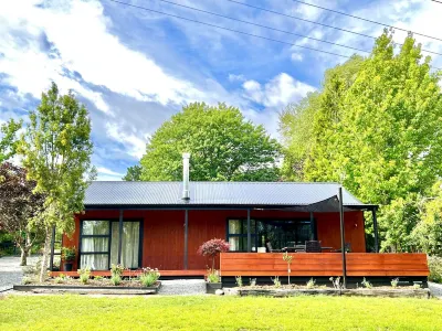 Pheasant Lodge - a touch of luxury in the countryside Hotels near Spencer Hill Estate