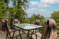 Close to Ganges. 2br 1bath apartment. Peaceful treed setting