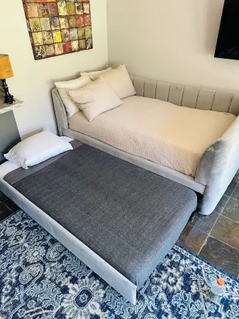 Newly Remodeled Ski in Ski Out Cabinette Отели рядом с достопримечательностью «Запад Энд Бич»