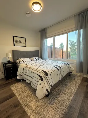 Juanu’s Cozy Cove - Walkout Basement SuiteFamily Friendly15mins from Airport