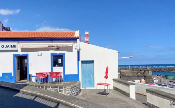 Casa da Baleia T2 Localizado à Beira-mar Virado a Menos de 5 Min. a pé da Praia