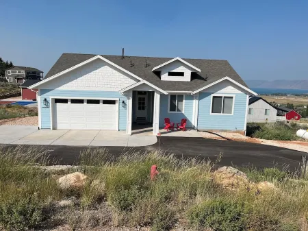 Charming Garden City Bungalow - Sleeps 17