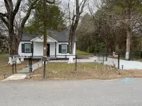 JackPotz BNB- Cozy Modern Bungalow, 5 min. to Two Kings and More!