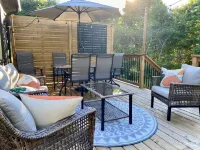 Parkman Pad: hot tub, wood stove by Montague breweries