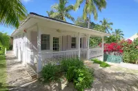 Historic 2BR 2BA Island Cottage on Private Estate فنادق في 