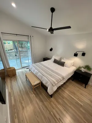 Sparkling East Hampton Oasis 3 Bed 2 Bath w/Heated Pool. Pets Welcome!