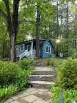 Riverside Blue… Your cozy guesthouse for all things Muskoka! Hotels near Rotary Centennial Gardens