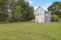 Cozy Bells Cove Retreat – Stylish Loft with Harbour Views & Walkability