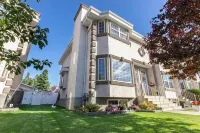 Cozy 3-bedroom townhouse in Red Deer. Family and Business friendly Hotels near The Grow Shop Ltd.