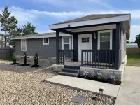 Cozy Bastrop Getaway - 5 min from Lake Bastrop!
