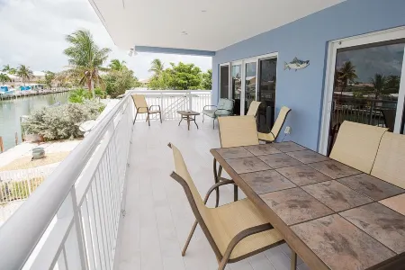 4 Bedroom,4 Bath, Private Pool, 37 and 1/2 foot Dock!