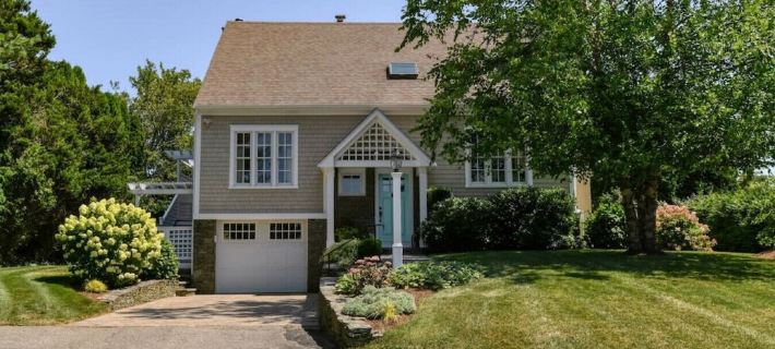 Secluded Oasis w/ Heated Salt Pool - 10 Minutes from Newport & Beaches 미들타운 호텔