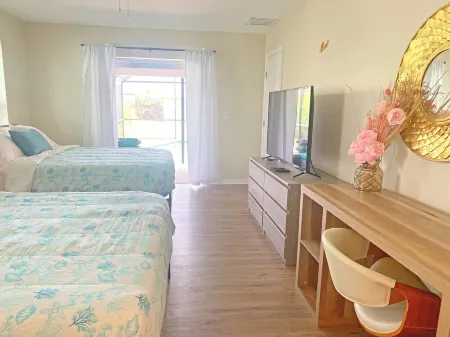 Beautiful villa heated pool and hot tub near fort Myers and Cape coral.