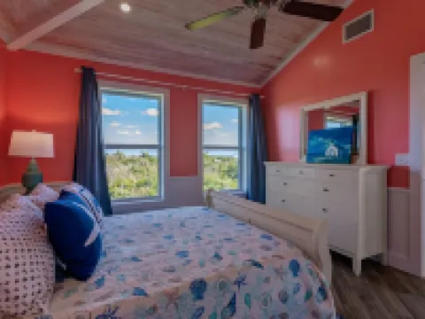 Blue Tang - Newly Renovated Bahamian Villa, minutes to the ocean! Hotels in Elbow Cay