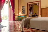 300 year old colonial mansion one block from the town square