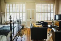 Wild Olive Cottage  Clare Valley