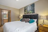 Beautiful 2 bedroom condo in the heart of the Rocky Mountains