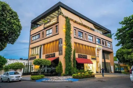 MODERNO LOFT. CAOBOS COLIVING+COWORKING. ZONA ROSA Отели в г. Каката