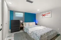 Gorgeous basement apt. w/chef kitchen, SPA bath, movie theater, hot tub & sauna