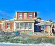 Dennis Port Beach House 40 Steps to the Sand. 3 Bedroom