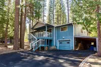 Private Graeagle home in a Grove of Pines Hotels near Eagle Ridge RV Park