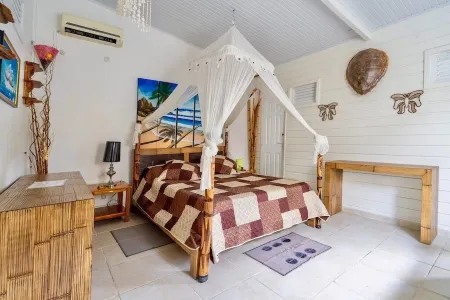 460 m² paradise villa with swimming pool (max. 24 people)