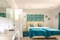 Monte S José House (3 suites. Large private garden and pool) in quiet location