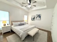 Luxury Property-Walk to Lake and Downtown Lake Geneva. Pet Friendly, Sleeps 8