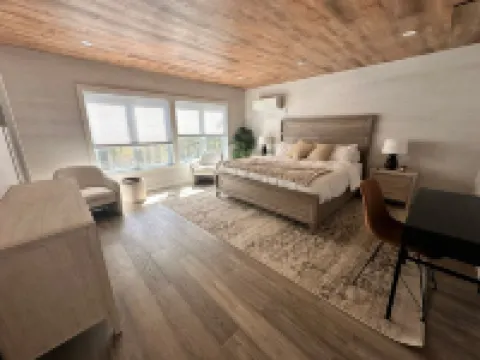 Welcome to HoneyScape - Newly Renovated 5 Bedroom Cottage