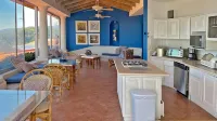 Charming house with spectacular ocean views Hotels in Tarcoles