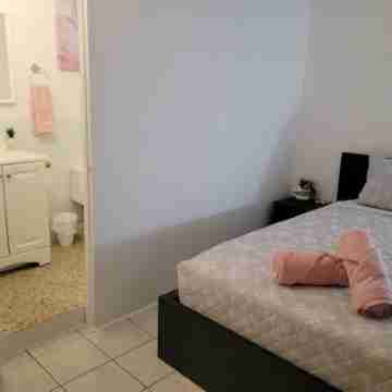 HighTide Guesthouse Rooms