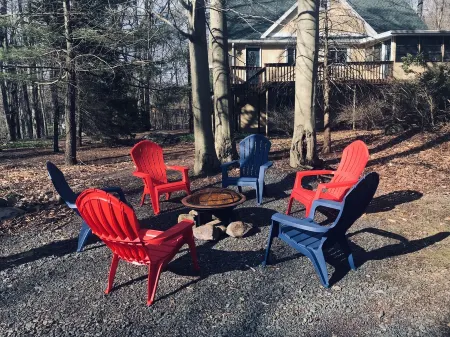 Private Pocono Retreat on Golf Course & Pet friendly